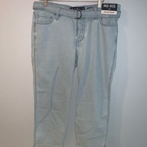 Cropped boyfriend jeans